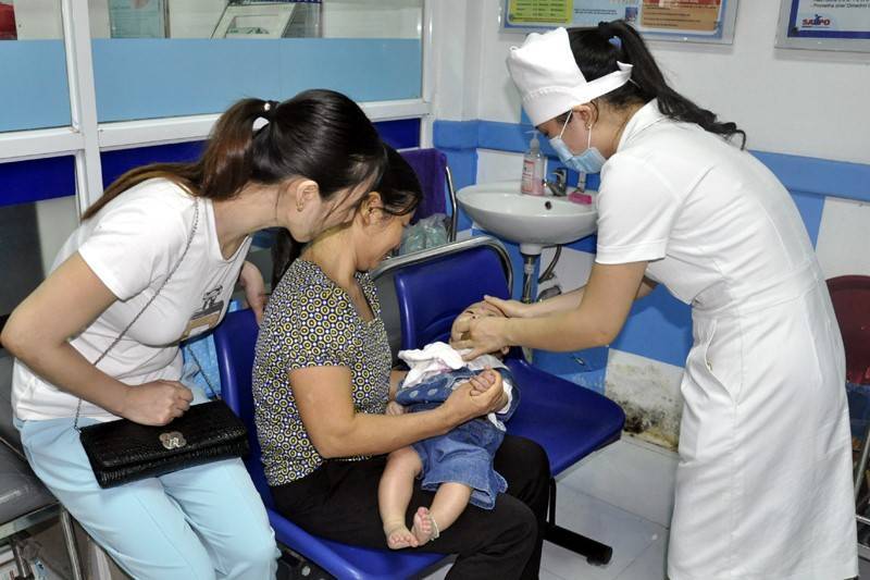 Bệnh bại liệt cột sống gây tê liệt cơ bắp