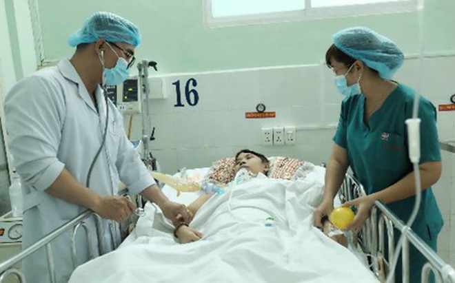 Cần đến gặp bác sĩ ngay lập tức để điều trị xuất huyết não