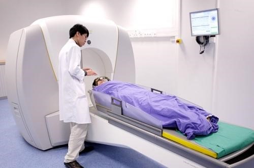 Chữa ung thư phổi bằng phương pháp xạ trị, hóa trị