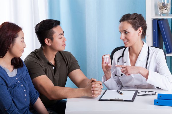 Khi bị bệnh lậu nên thăm khám bác sĩ