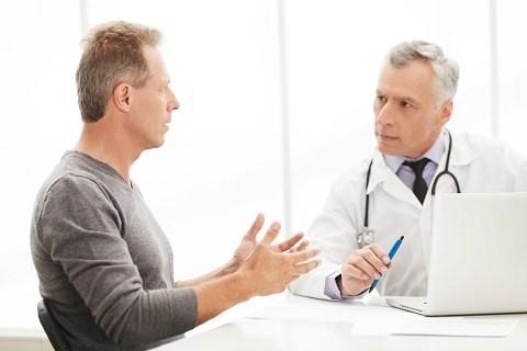 Đi khám để được bác sĩ tư vấn