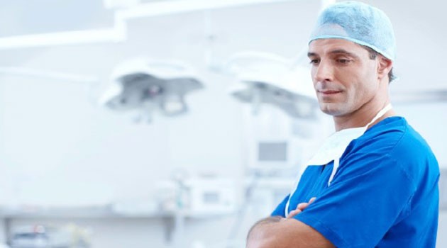 Đến gặp bác sĩ để được chữa trị bệnh viêm bao quy đầu