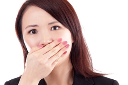 Bệnh hôi miệng gây ra sự tự ti trong giao tiếp