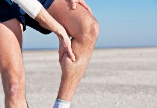 Nguyên nhân bệnh teo cơ chân có thể do bị tác động