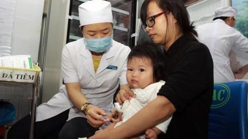 Tiêm vác xin phòng viêm màng não do vi khuẩn
