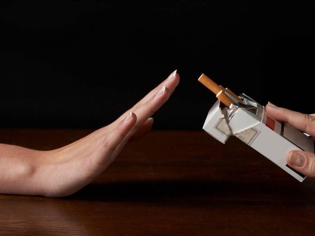 Nên tránh xa thuốc lá để không mắc bệnh ung thư